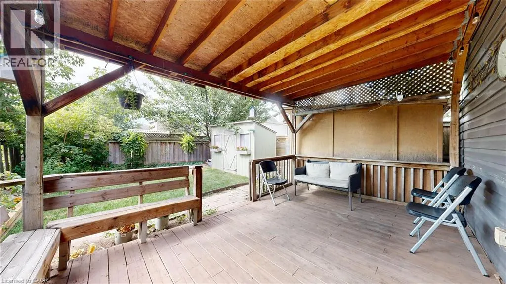 6 ALBANY Avenue