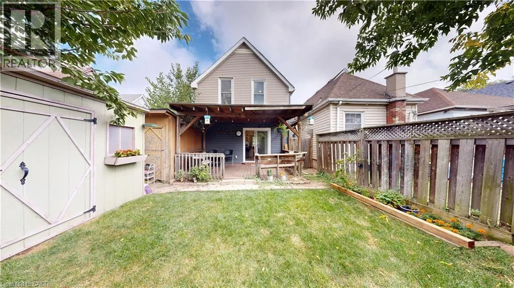 6 ALBANY Avenue