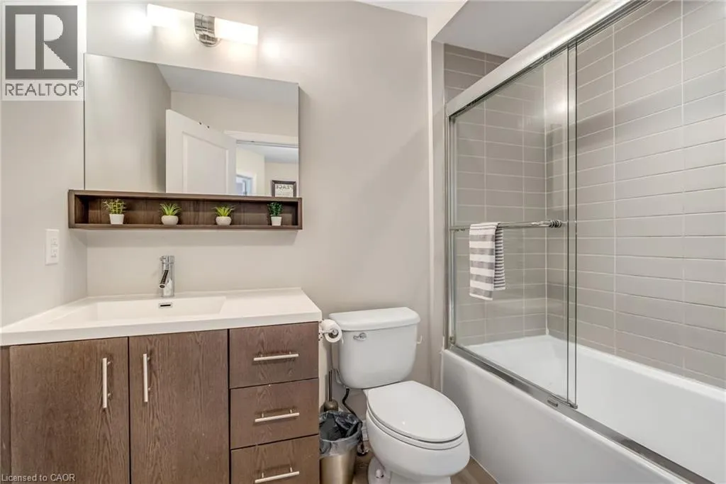 215 DUNDAS Street E Unit# 27, #27