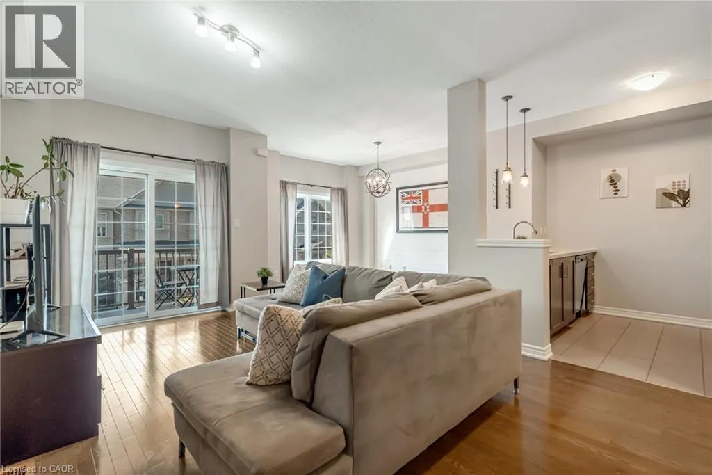 215 DUNDAS Street E Unit# 27, #27