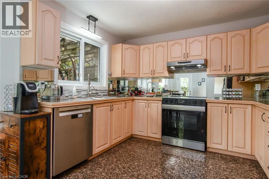 11 APPLE RIDGE Drive