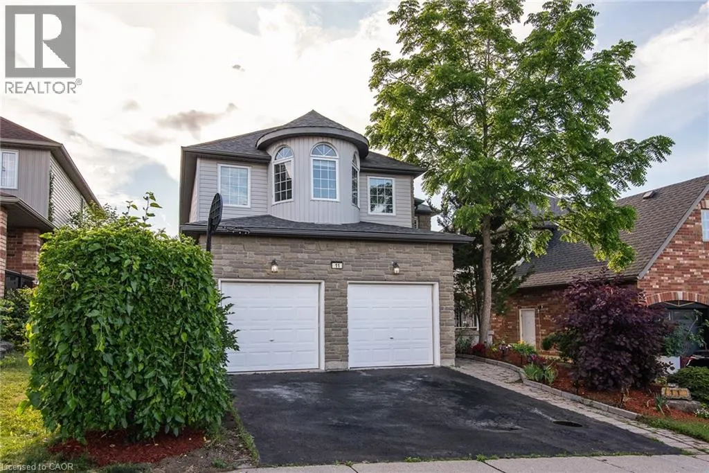 11 APPLE RIDGE Drive