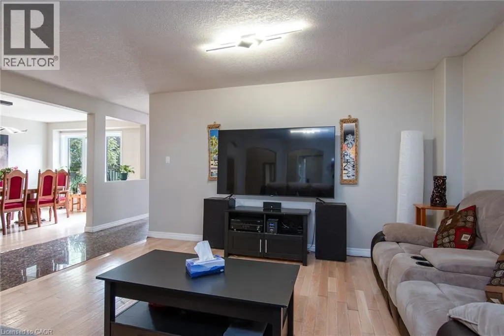 11 APPLE RIDGE Drive