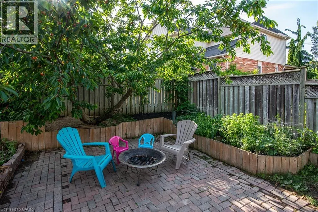 11 APPLE RIDGE Drive