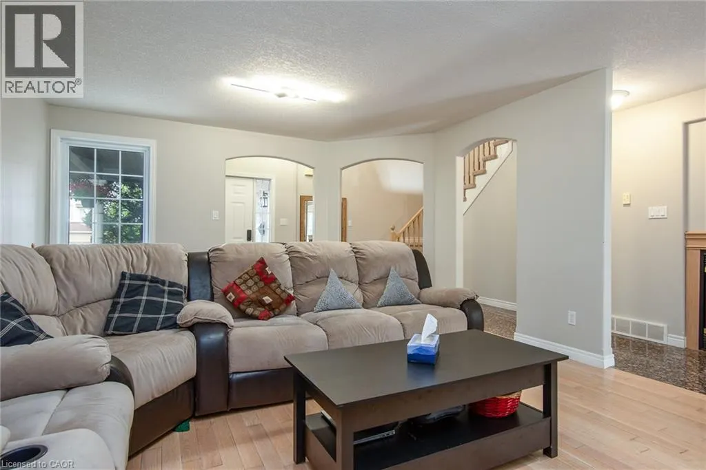 11 APPLE RIDGE Drive