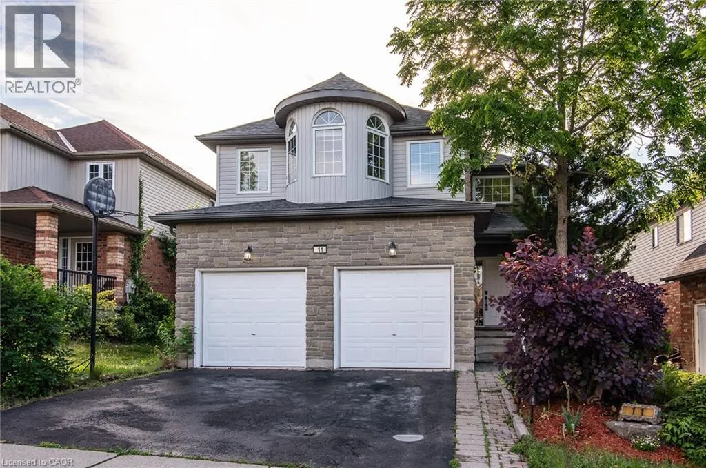 11 APPLE RIDGE Drive