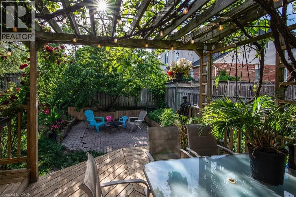11 APPLE RIDGE Drive
