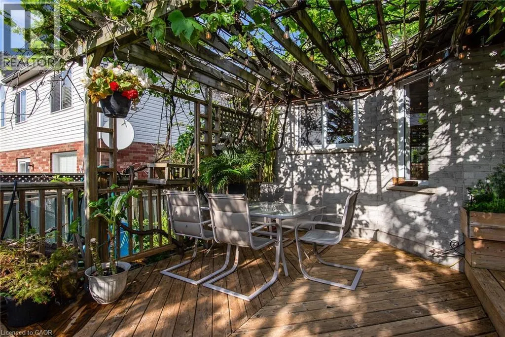 11 APPLE RIDGE Drive
