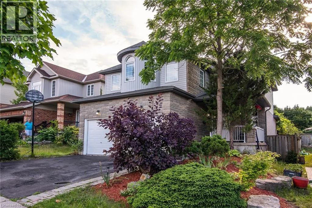 11 APPLE RIDGE Drive