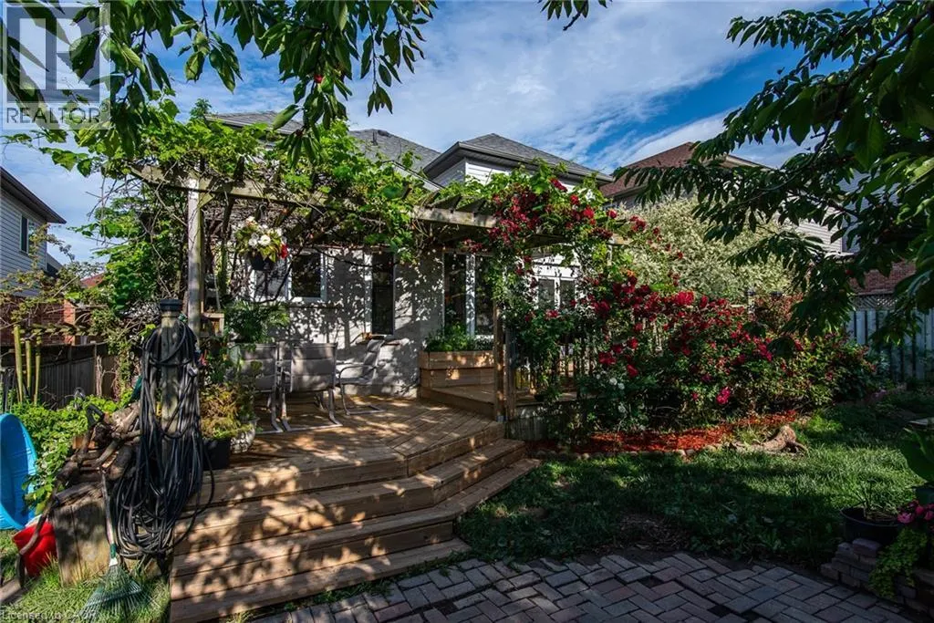 11 APPLE RIDGE Drive