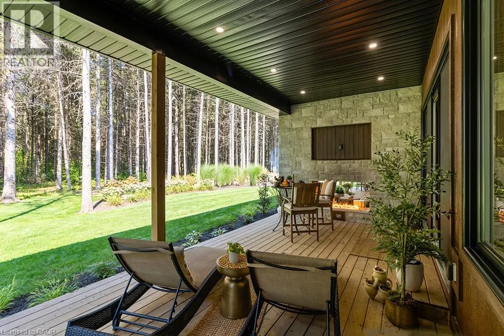 107 LOUISE CREEK Crescent