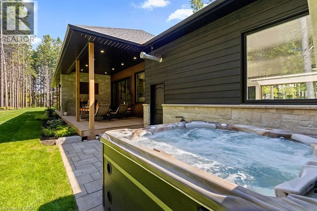 107 LOUISE CREEK Crescent