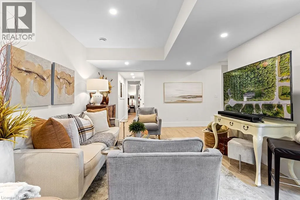 107 LOUISE CREEK Crescent