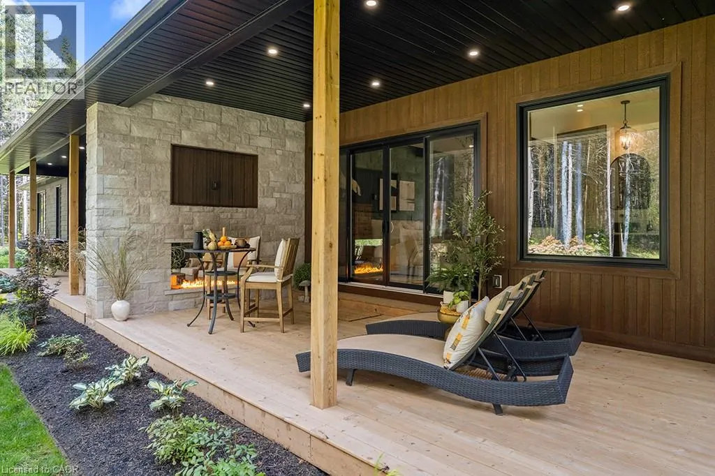 107 LOUISE CREEK Crescent