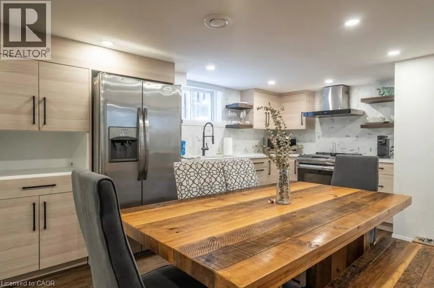 122 QUEENSDALE Avenue E