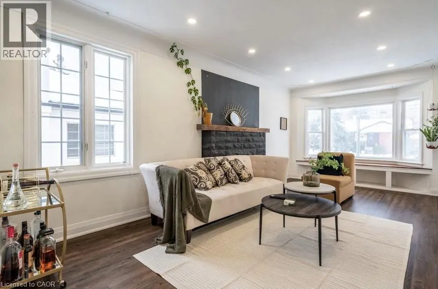 122 QUEENSDALE Avenue E