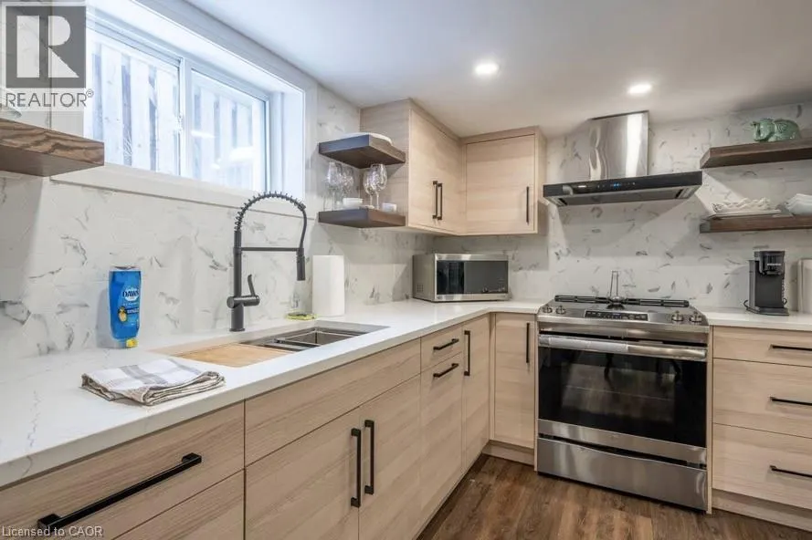 122 QUEENSDALE Avenue E