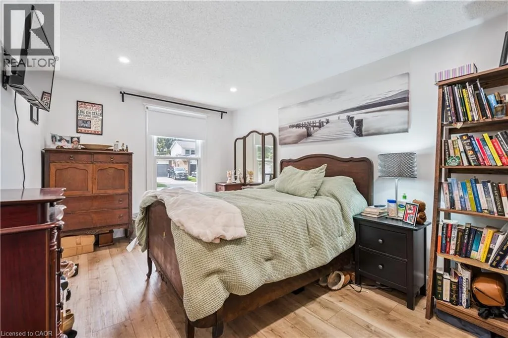 658 HOLMAN Crescent