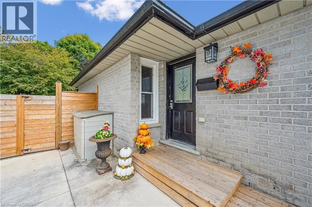 658 HOLMAN Crescent