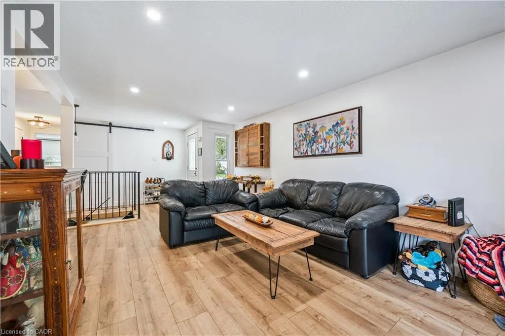 658 HOLMAN Crescent