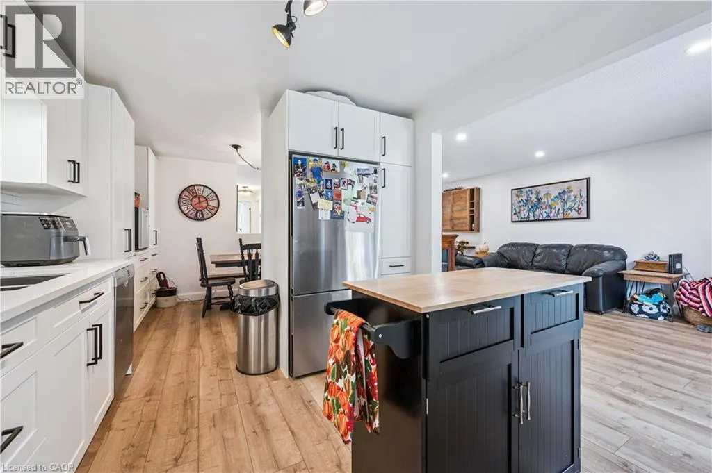 658 HOLMAN Crescent