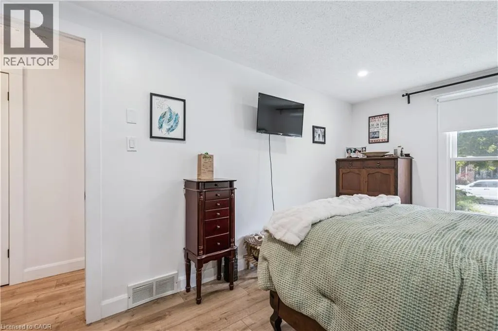 658 HOLMAN Crescent