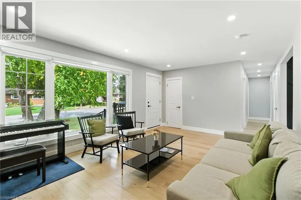 31 VARADI Avenue