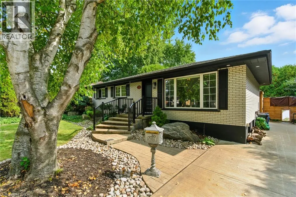 31 VARADI Avenue