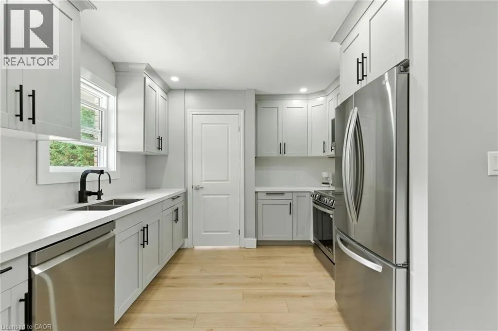 31 VARADI Avenue
