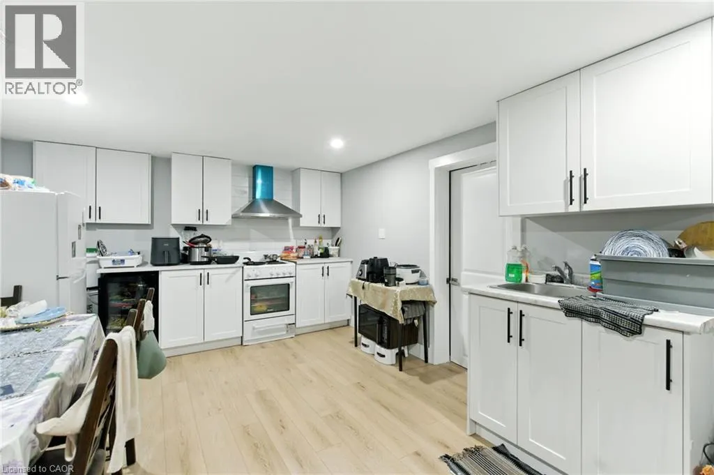 31 VARADI Avenue