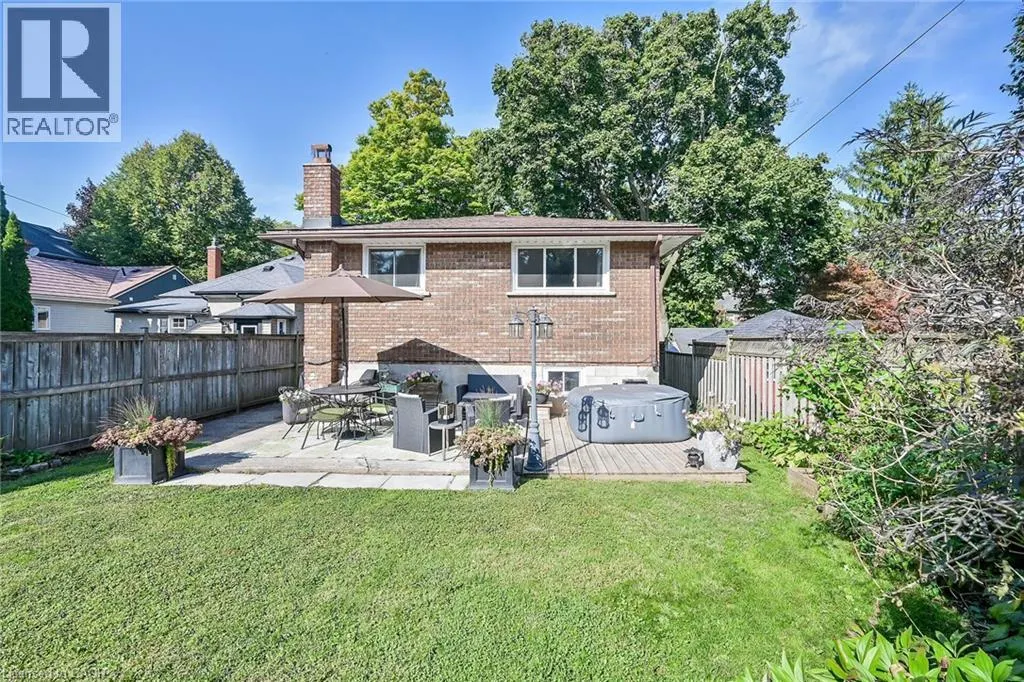 242 MACNAB Street