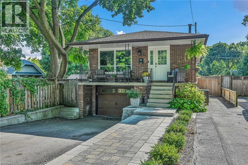242 MACNAB Street