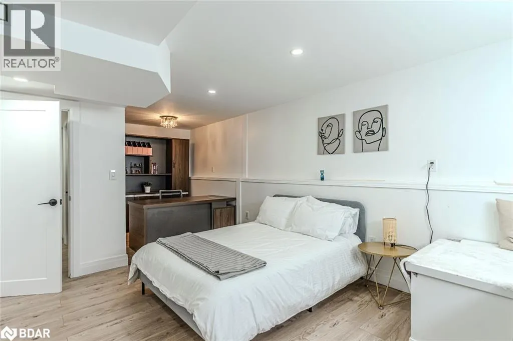 20 HILLVIEW Crescent