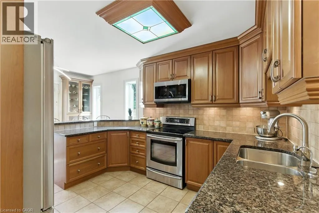 10 SHADOWDALE Drive