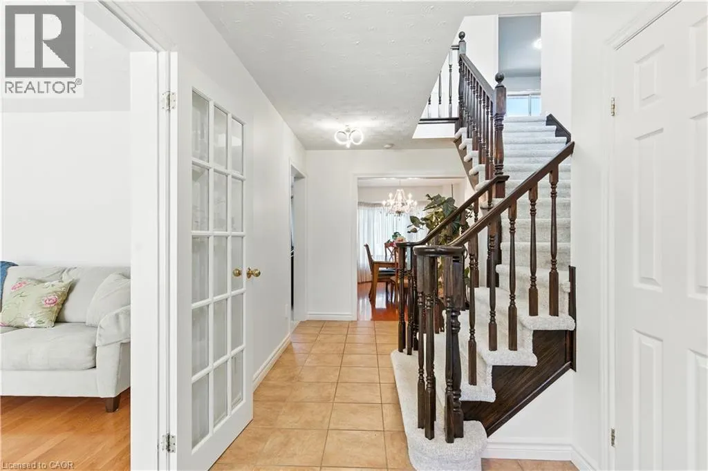 10 SHADOWDALE Drive