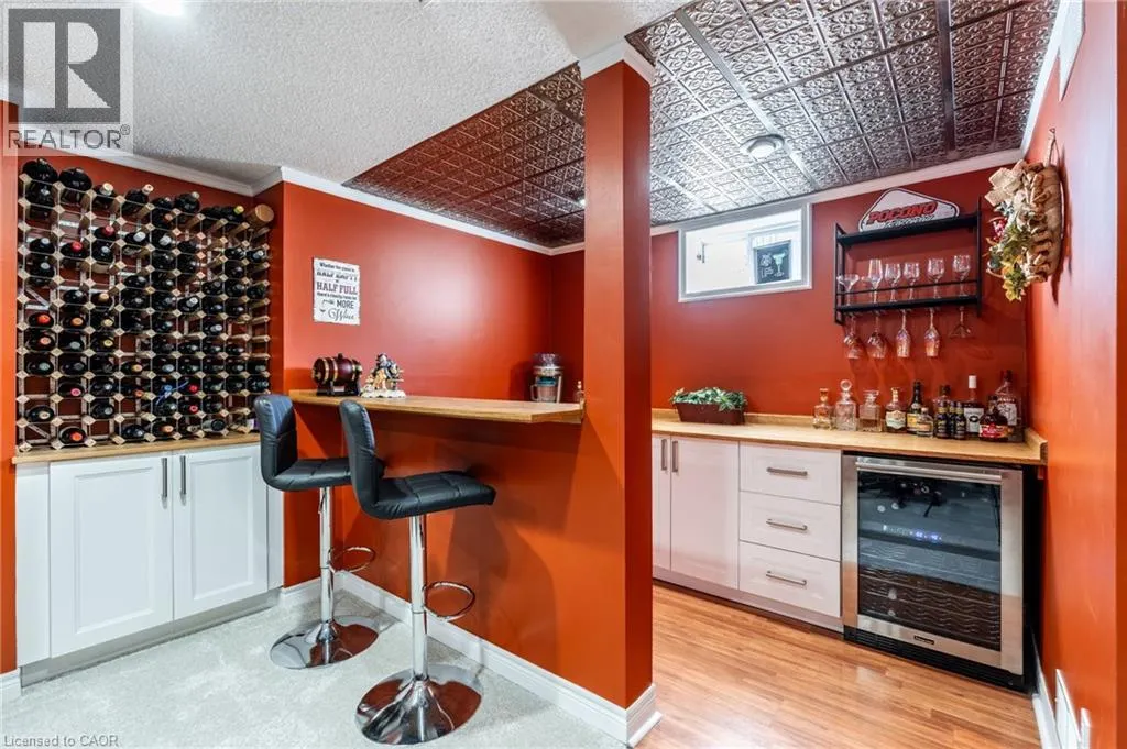 10 SHADOWDALE Drive