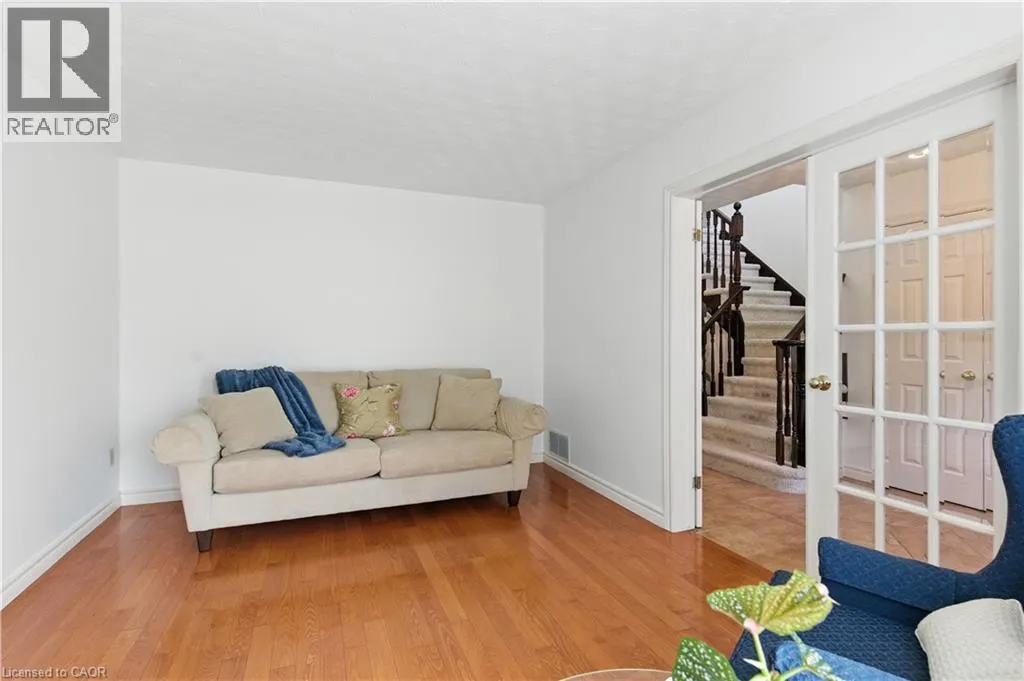 10 SHADOWDALE Drive