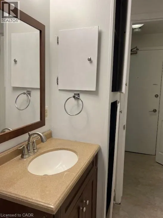3 ROBINSON Street N Unit# 1, #1