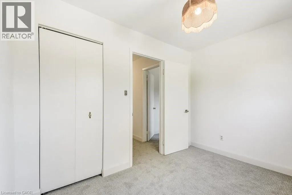 581 COLLEGE Avenue W