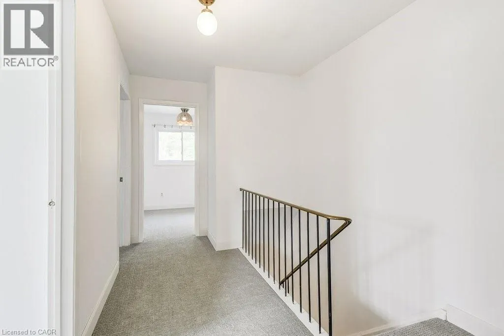 581 COLLEGE Avenue W