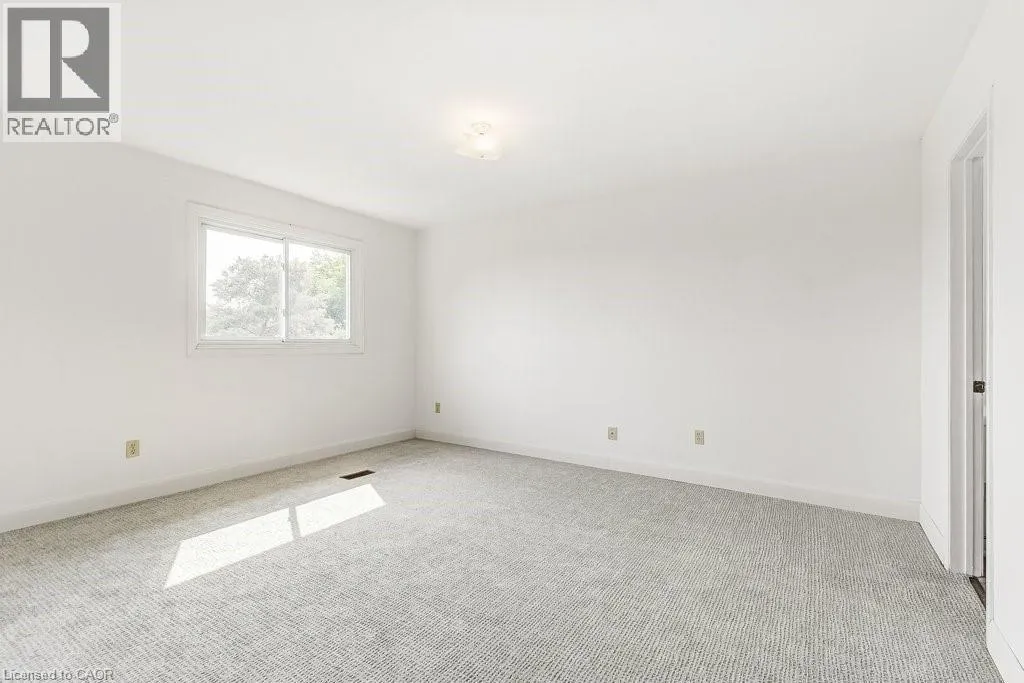 581 COLLEGE Avenue W