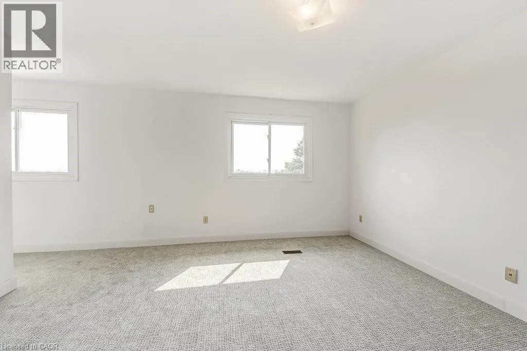 581 COLLEGE Avenue W