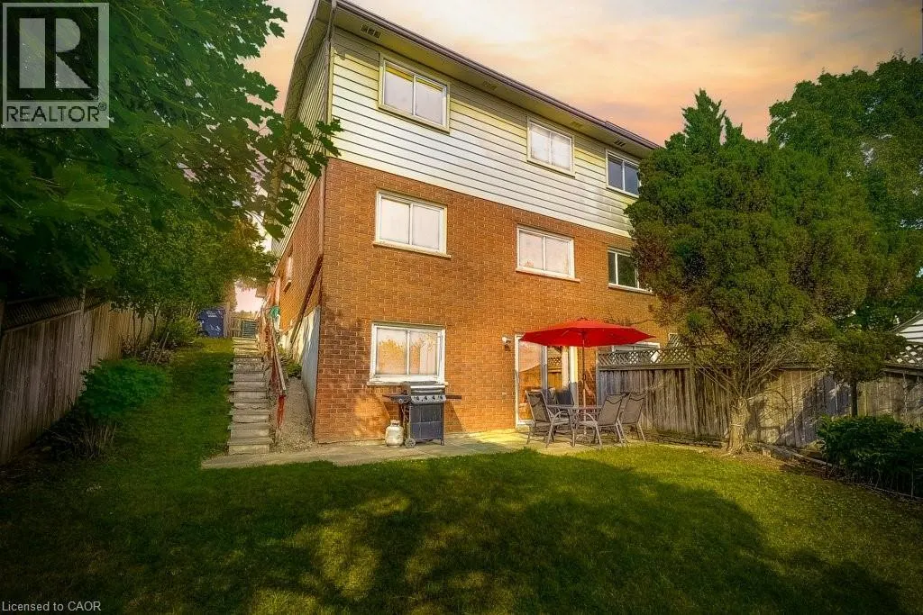 581 COLLEGE Avenue W
