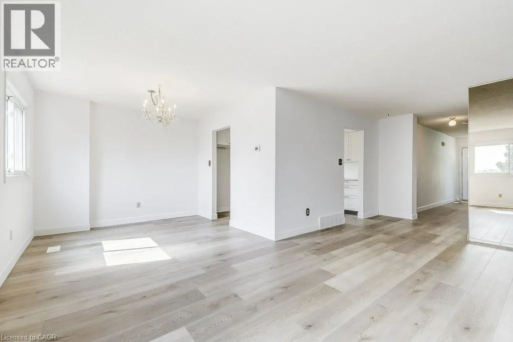 581 COLLEGE Avenue W