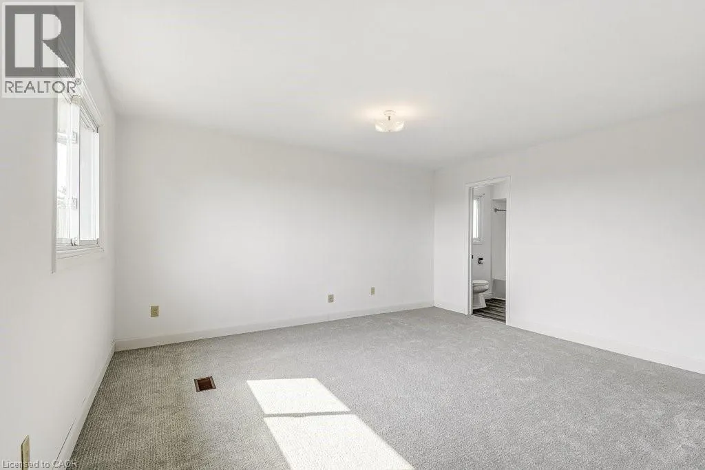 581 COLLEGE Avenue W