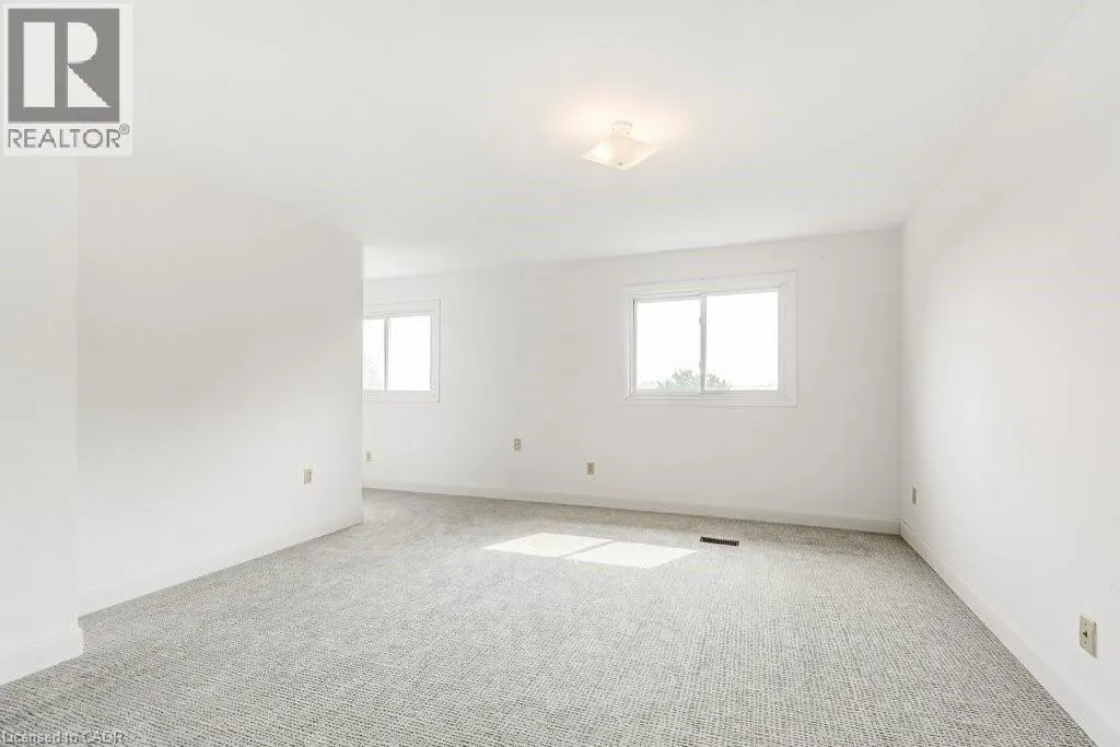 581 COLLEGE Avenue W