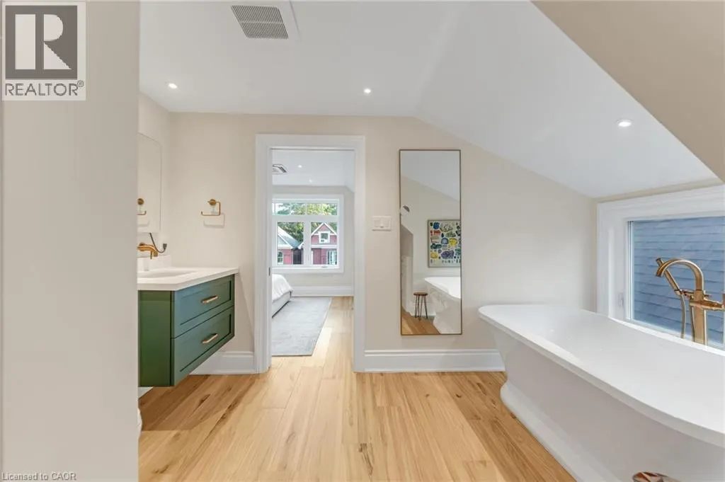483 KING WILLIAM Street