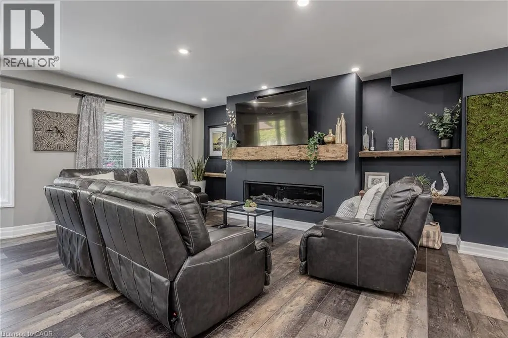 96 LAURENDALE Avenue