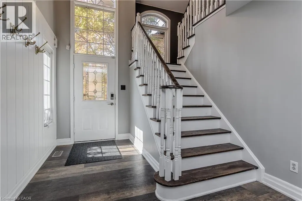 96 LAURENDALE Avenue