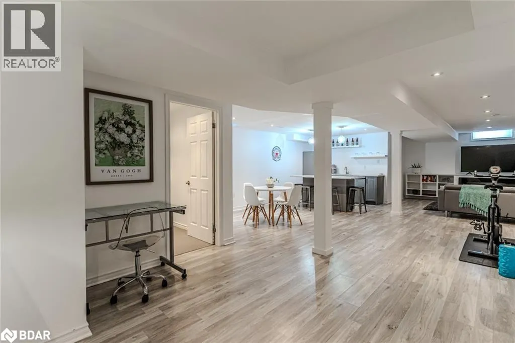 64 LAKE Crescent